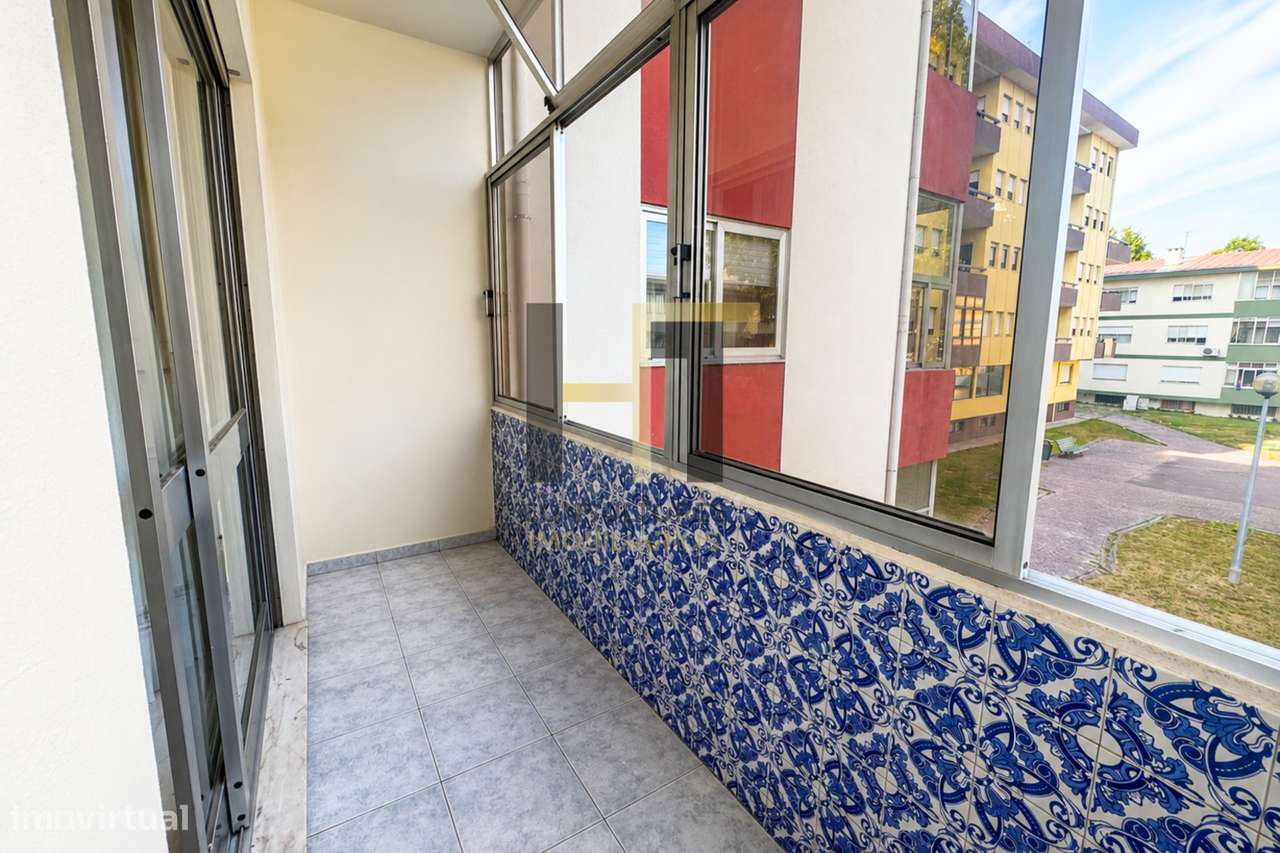 Apartamento T3 com Garagem e Duas Varandas a 5 Minutos do Metro e do I-5