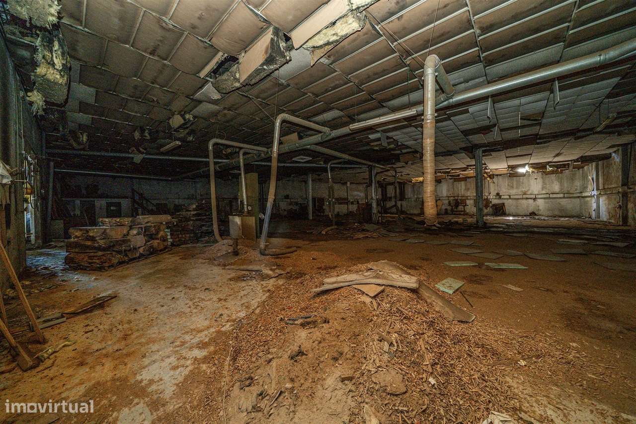 Conjunto de Pavilhões Industriais para Reabilitação | Parada de Tibães-52
