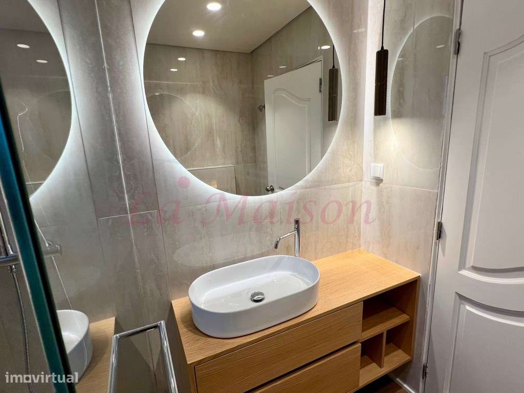 Moradia V4 Duplex no Centro de Loures-57