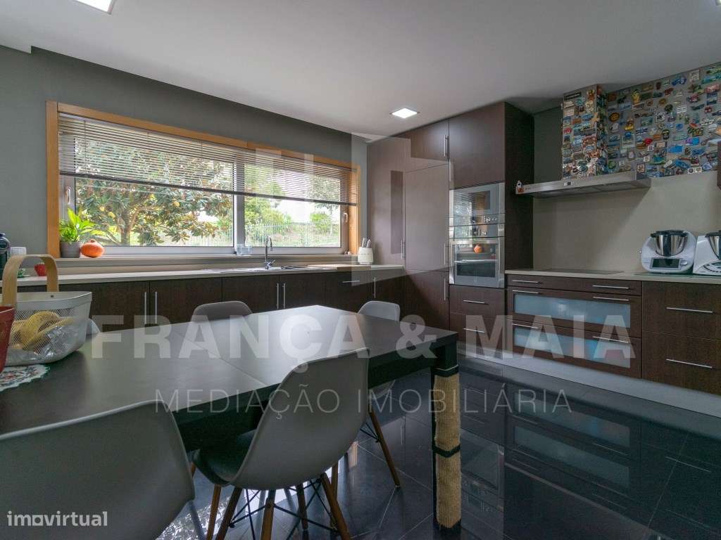 Moradia T3 com áreas generosas - Olival - Grande imagem: 4/25