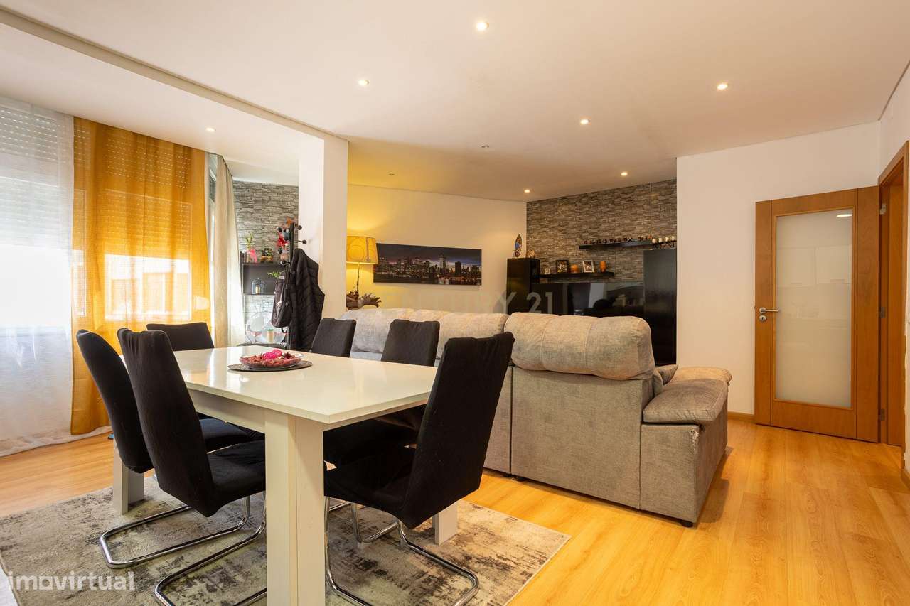 Apartamento T2 totalmente remodelado no Lavradio - Grande imagem: 2/19