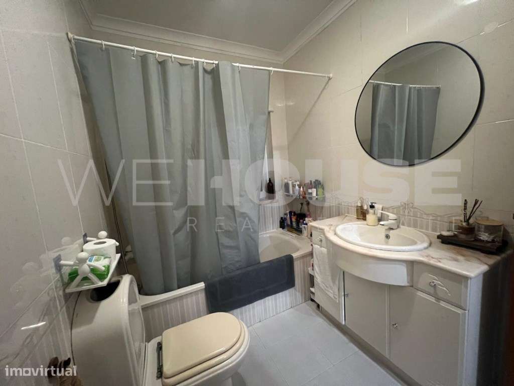 T2 com Lareira, Excelente Luz Natural e Ótima Distribuição | Pronto...-13