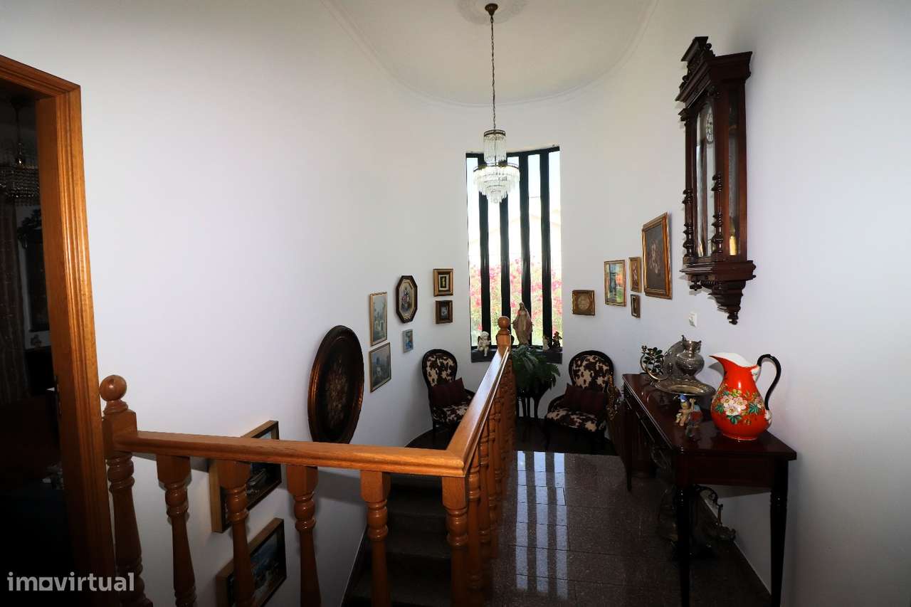 Moradia T4 com Piscina, Cave Ampla-44