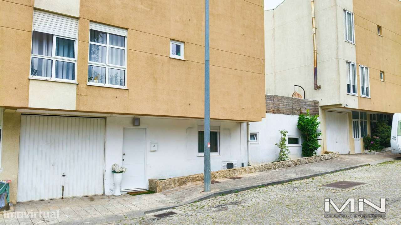 Moradia com 2 Habitações Independentes (T3 + T1) e Duas Frentes-24
