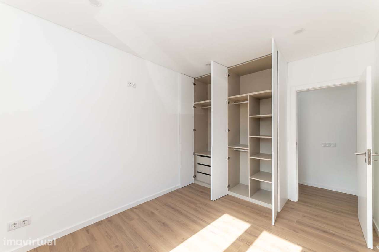 T3 NOVO – Apartamento com Espaço Exterior Único de 500 m² no Seixal-29