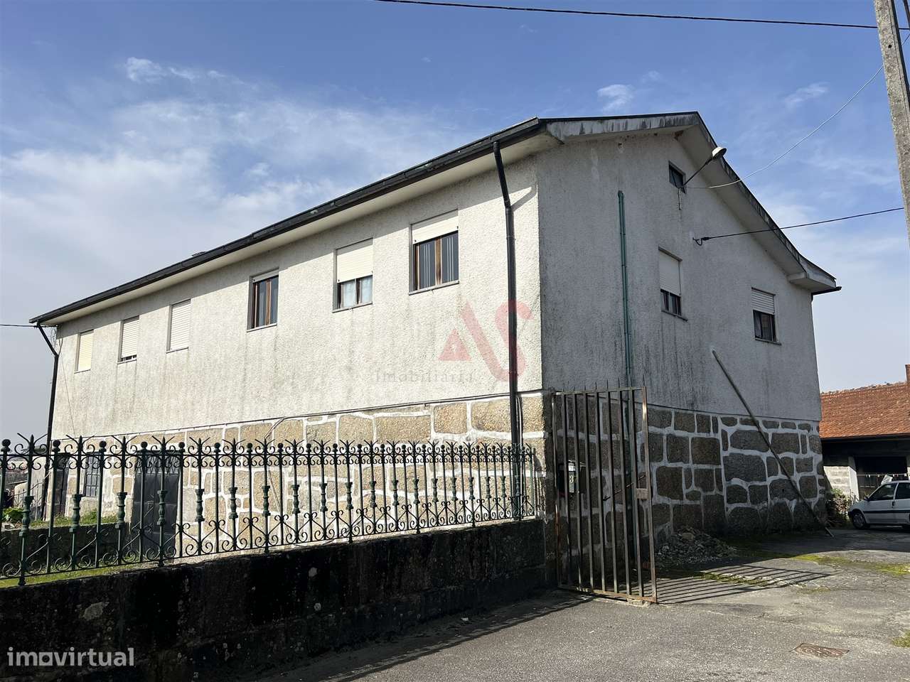 Moradias para Restauro com Terreno de 1.682 m² | Raimonda, Paços de Fe-28