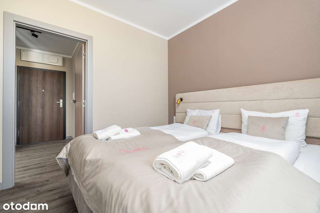 Apartament z loggią i widokiem na plac miejski-6