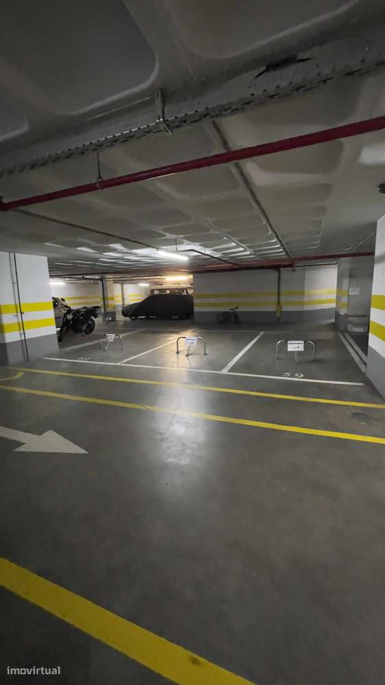 Lugar de estacionamento na Avenida Berlim 23 - Grande imagem: 2/5