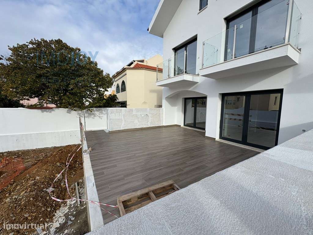 Moradia T4 + 1 com Jardim e Piscina em São Pedro do Estoril - Grande imagem: 3/74