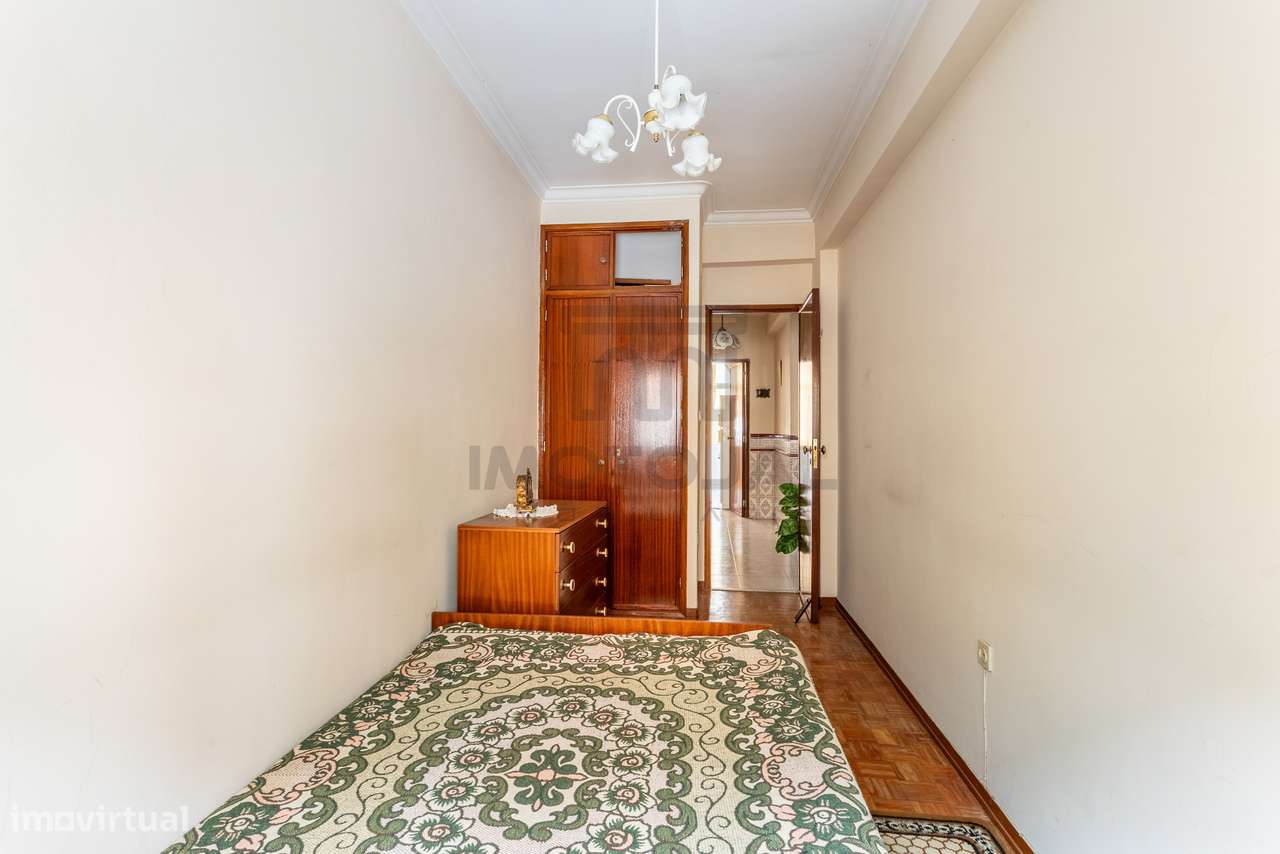 APARTAMENTO T2 (R/C) + POTENCIAL T0 INDEPENDENTE (CV) + QUINTAL-8
