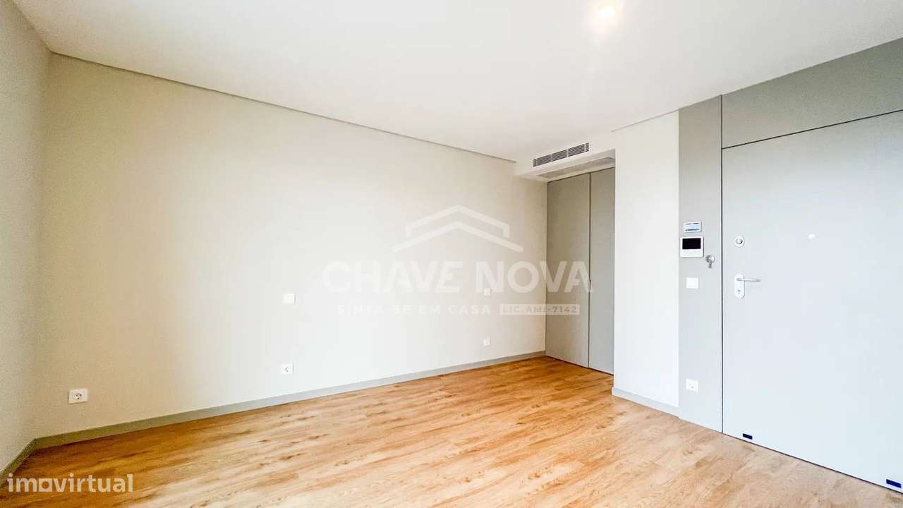 Apartamento T0 Novo c/ Piscina e Lugar de Garagem GN/02345/CO - Grande imagem: 3/9