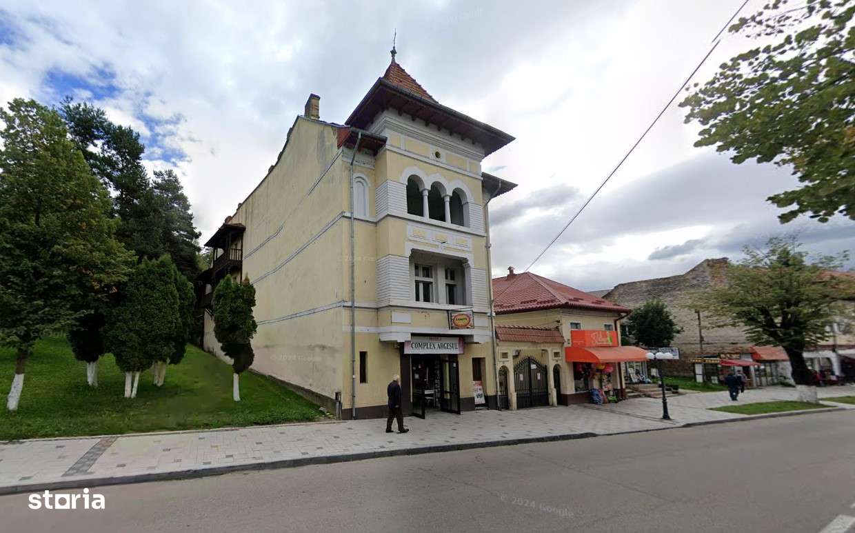 Apartament cu mansardă de vânzare în Curtea de Argeș. - Imagine principală: 2/5