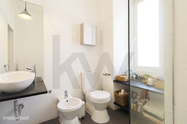 T2 de 122 m2 remodelado com varanda na Estrela - Luminoso-13