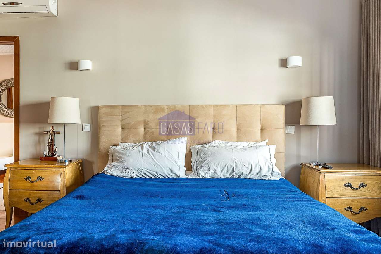 Imponente Moradia V3 de 3 pisos na zona da Avenida 5 de Outubro em Far-19