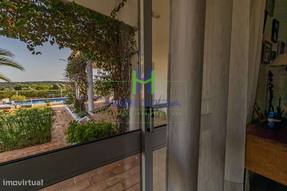 Fantástica Moradia Térrea T3+1, com piscina, grande jardim, e garagem,-59