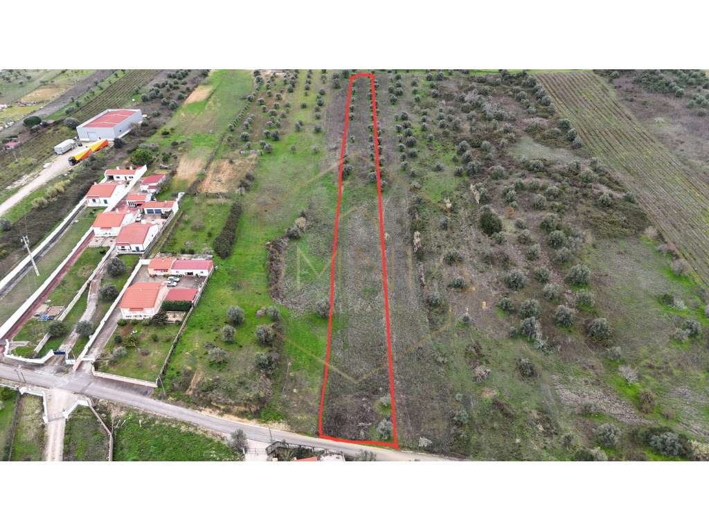 Terreno Rústico com Possibilidade de Construção - Achete - Grande imagem: 4/6