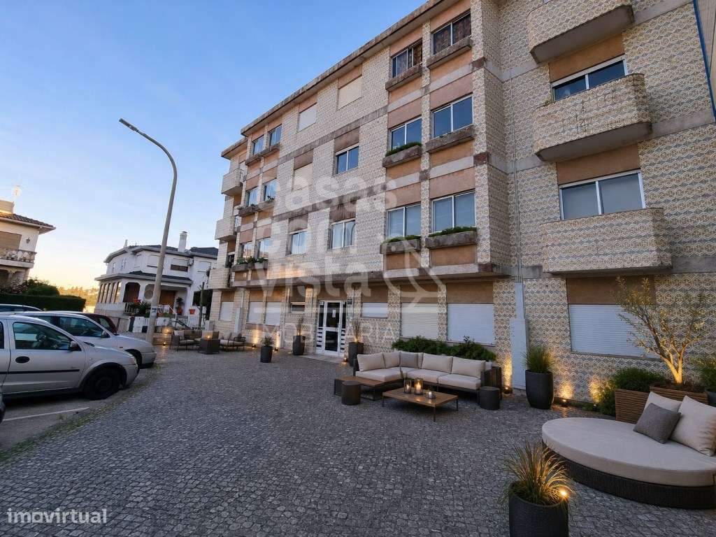 Apartmento T3+1 encontra-se situado numa das zonas mais nobres e ce...-0