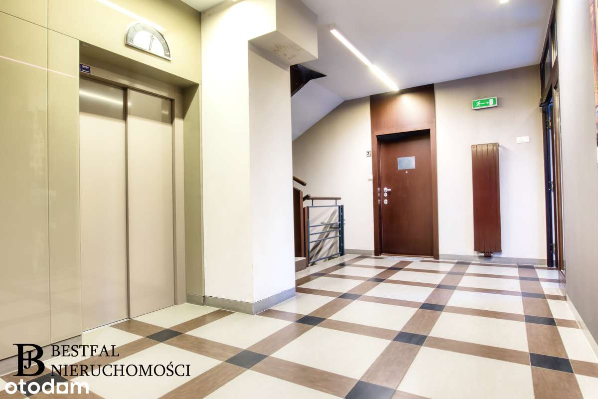 Apartament  z halą garażową balkonem i tarasem-11