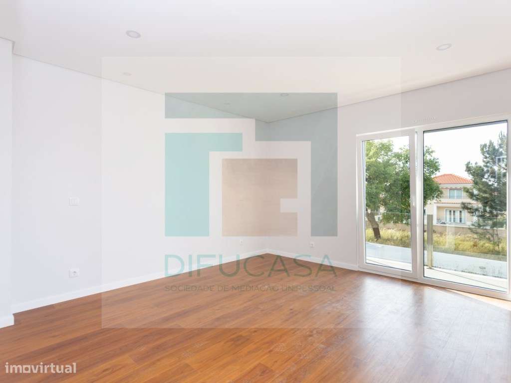 Moradia T3 com 2 Suítes e Pérgula de Estacionamento-13