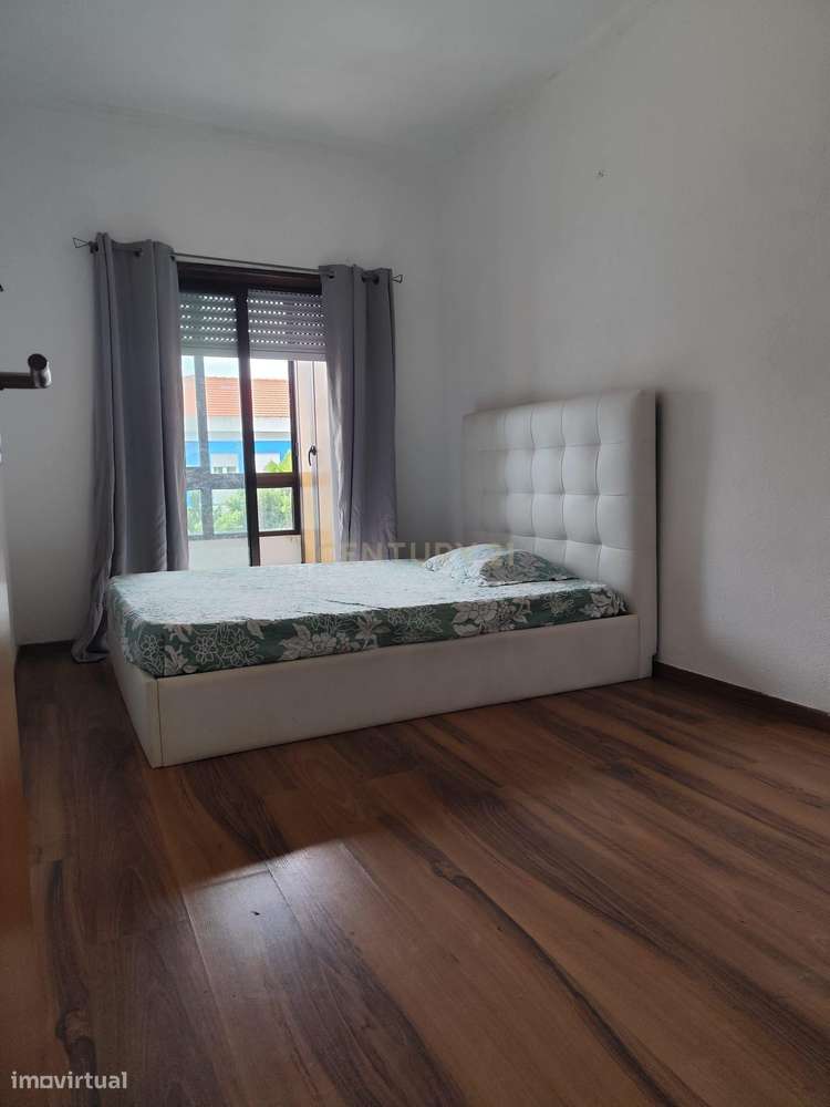 Apartamento T2 | Santo António da Charneca-1