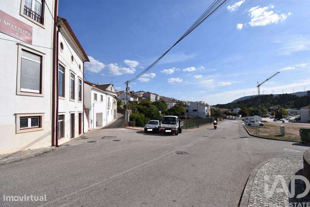 Loja / Estabelecimento Comercial em São Miguel, Santa Eufémia e Rabaça - Grande imagem: 2/17