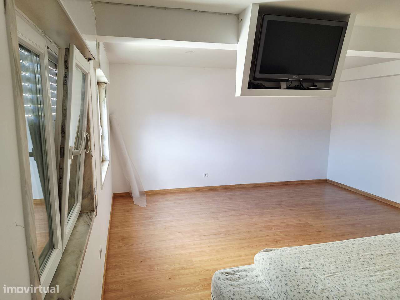 Moderno Apartamento c/ boa área , varanda e arrecadação-8