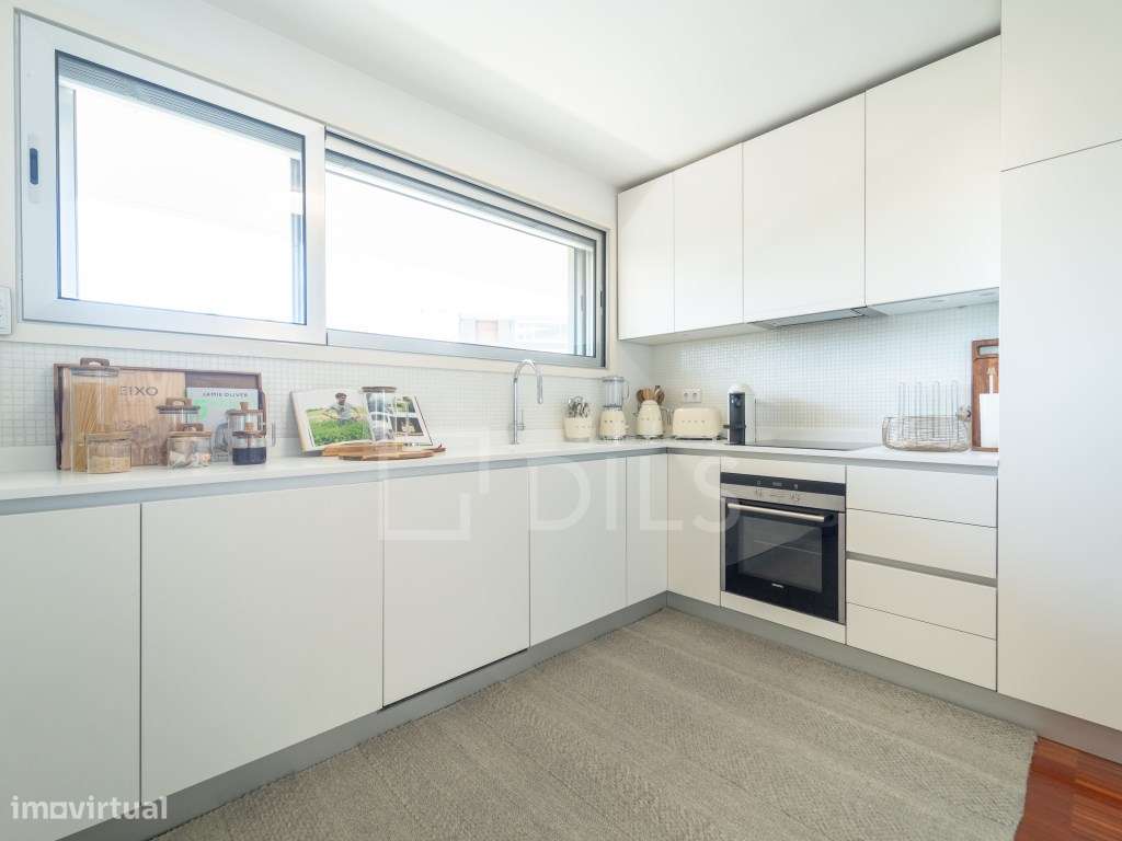Apartamento T2 com varandas e garagem-10