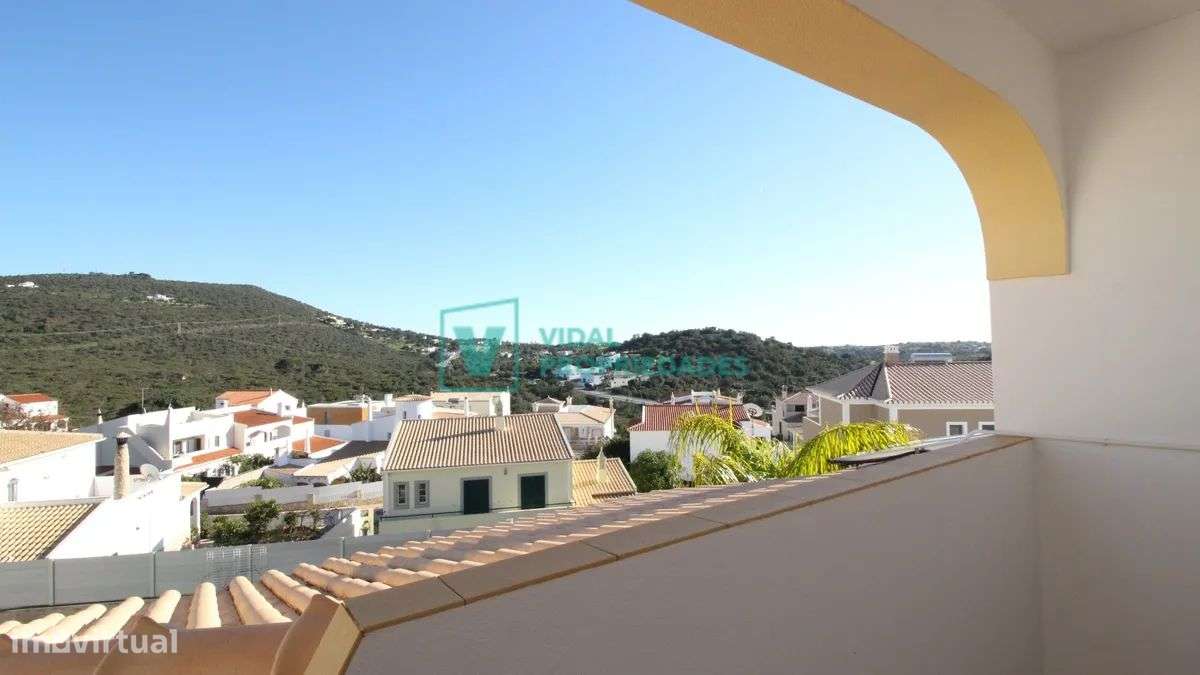 Moradia T7 com piscina e garagem em Loulé-11