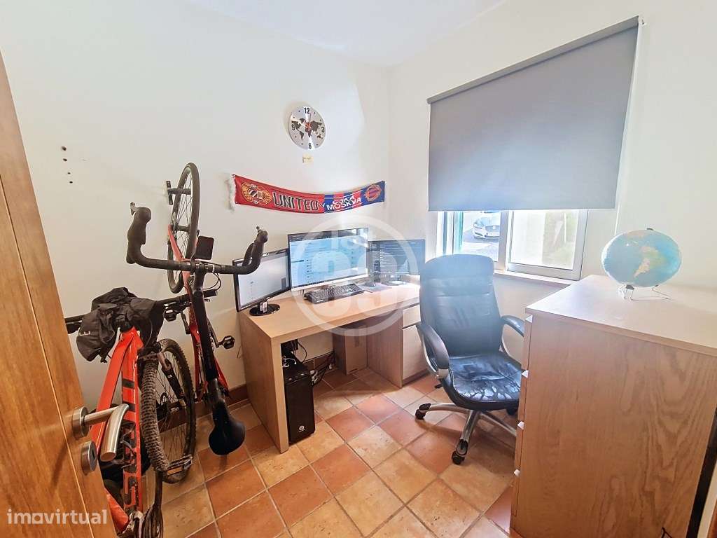 Moradia em banda inserida num bonito condomínio fechado na periferi... - Grande imagem: 4/35