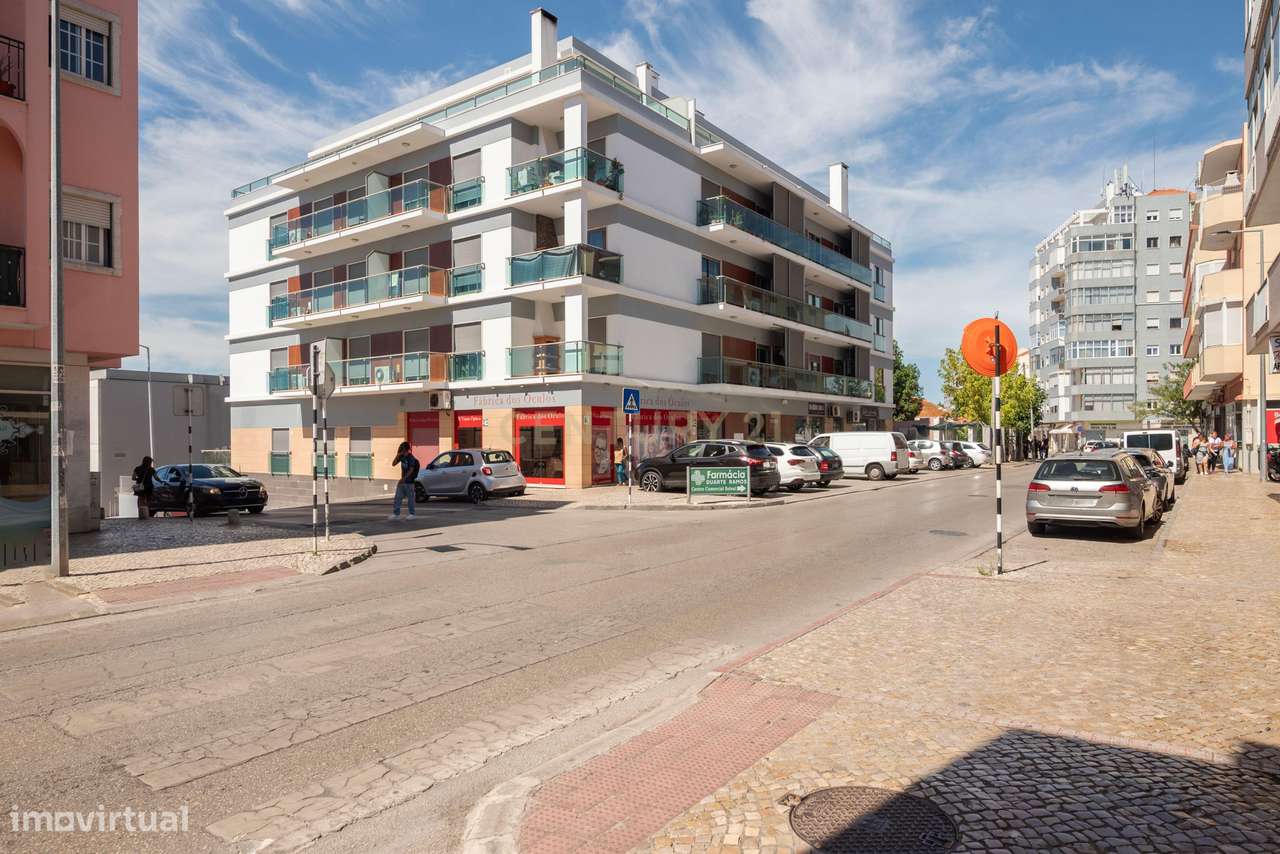 APARTAMENTO T4 DE SONHO NA AMORA | SEIXAL-34