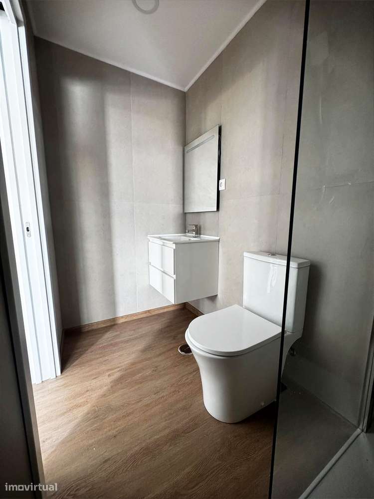 Apartamento T2 Centro Parede.-8