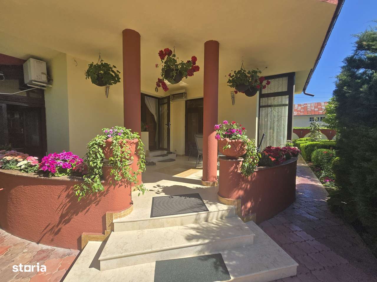 Casa individuala cu piscina. P+1+M. zona foarte buna-5