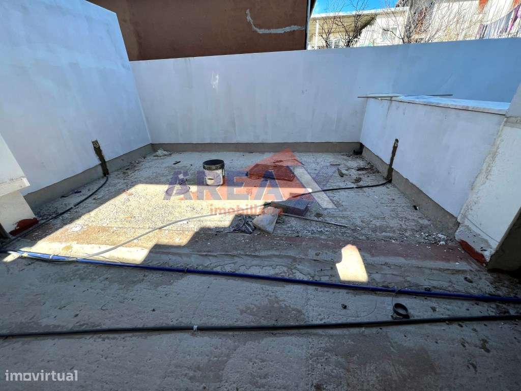 Casa 2 - fração B - Moradia, T2+1, composta por 3 pisos. Centro da ... - Grande imagem: 4/14