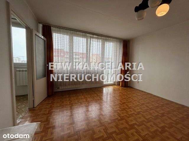 Pokój z widną kuchnią i balkonem.-4