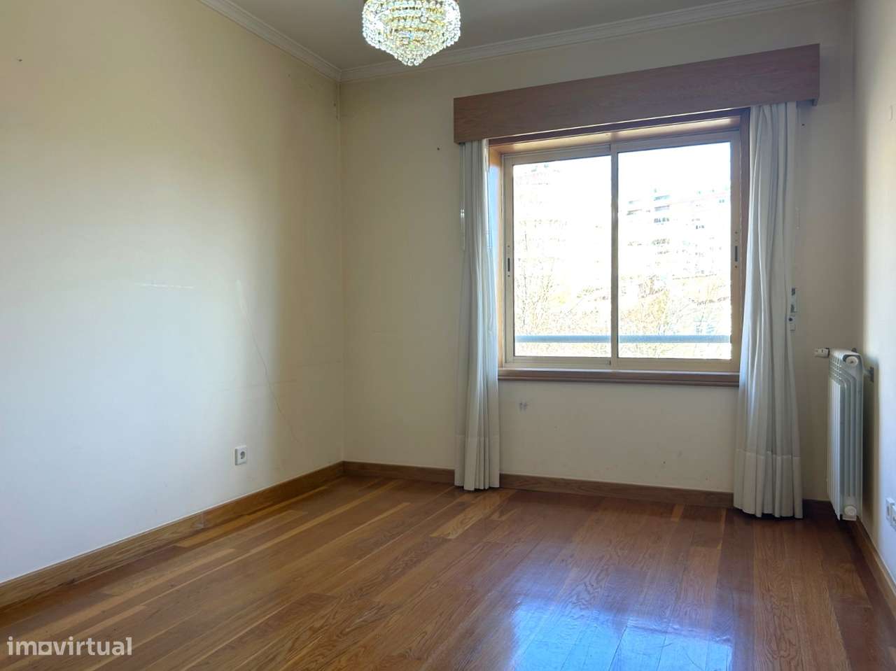 Apartamento T3 com Varanda junto à Praça do Império – Foz do Douro-13