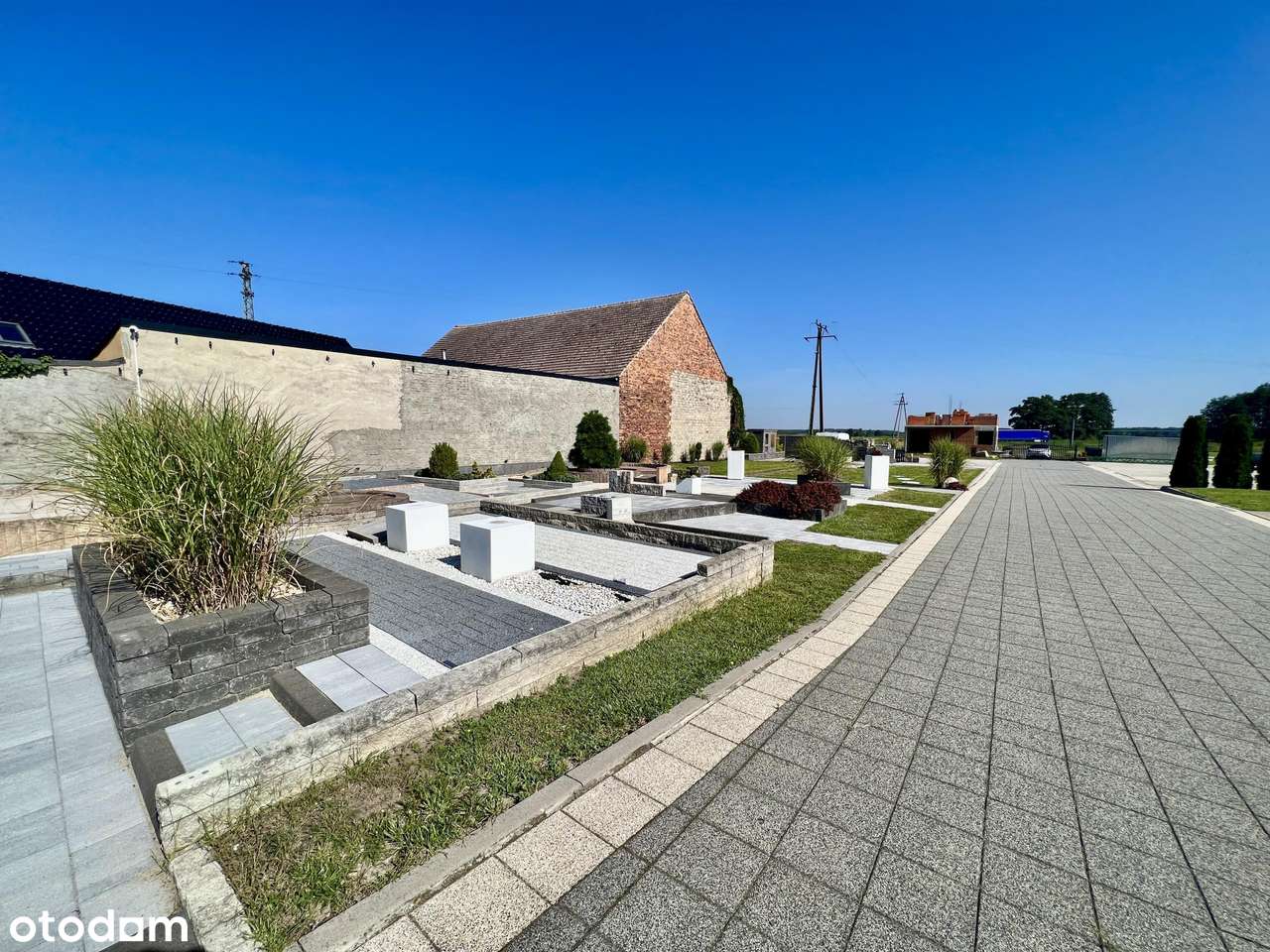 Budynek z placem przy obwodnicy Opola-15