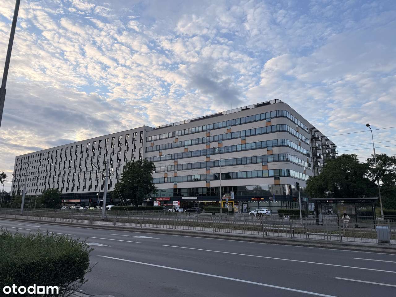 Sprzedam MIEJSCA POSTOJOWE (Podziemne + 3 Naziemne) Legnicka Street-1