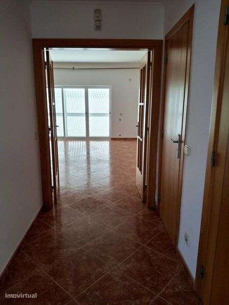 Moradia v3 com suite e terraço  para arrendar - Grande imagem: 4/11