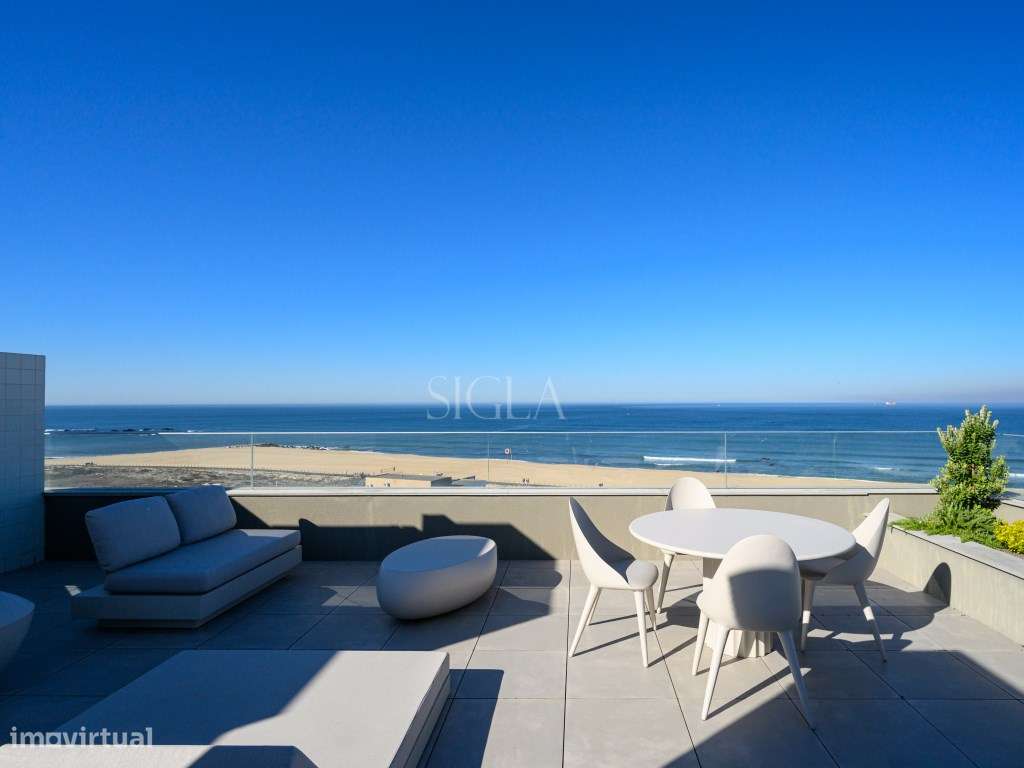 Penthouse T3 com piscina no terraço - Primeira linha de Mar-40