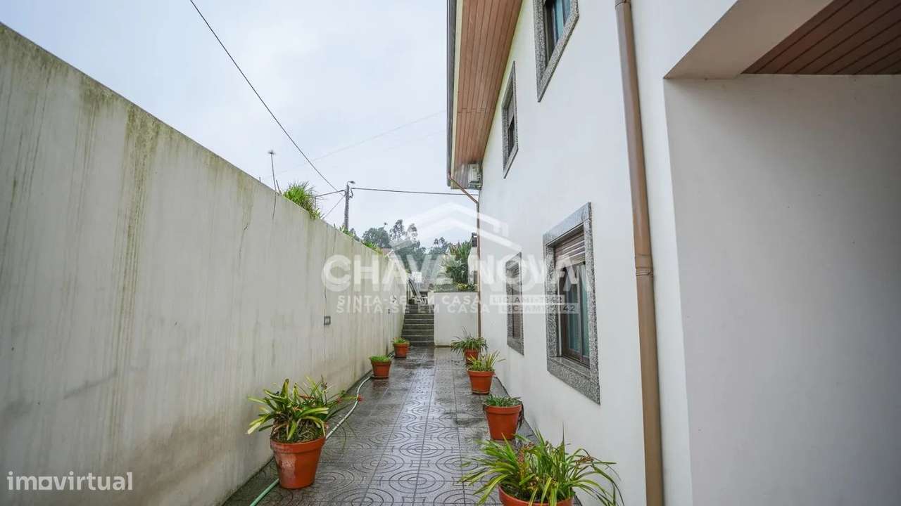 MORADIA V4 C/ PISCINA E TERRENO C/ ÁRVORES DE FRUTO-29