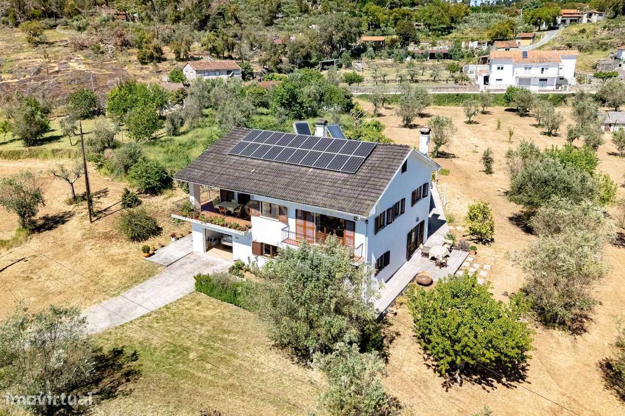 Moradia Bi Familiar Com 8020 M De Terreno Natureza Privacidade E