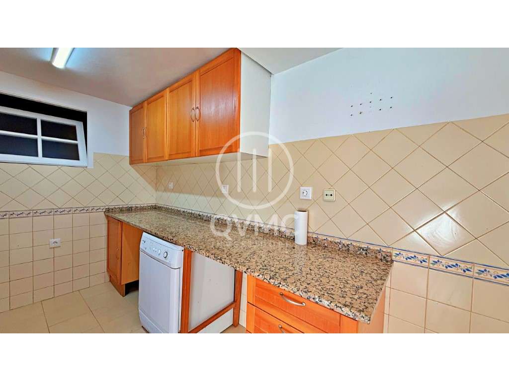 Moradia T2+1 em Mem Martins com logradouro-5