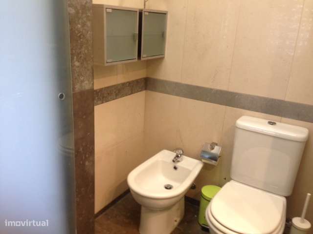 T1 Mobilado nas Laranjeiras – Vista Desafogada e Varanda de 14m²! - Grande imagem: 5/15