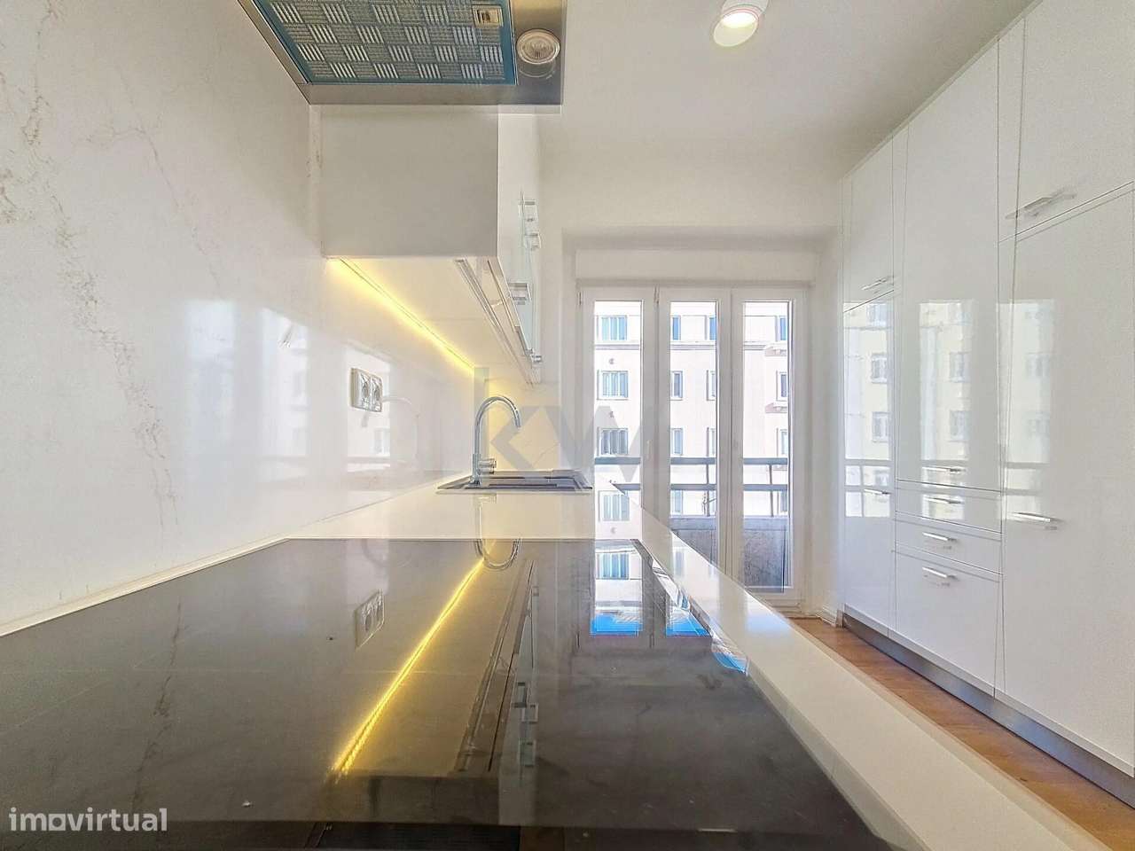 Areeiro: O Encanto de um T3 com Design Contemporâneo e Distinto - Grande imagem: 5/27