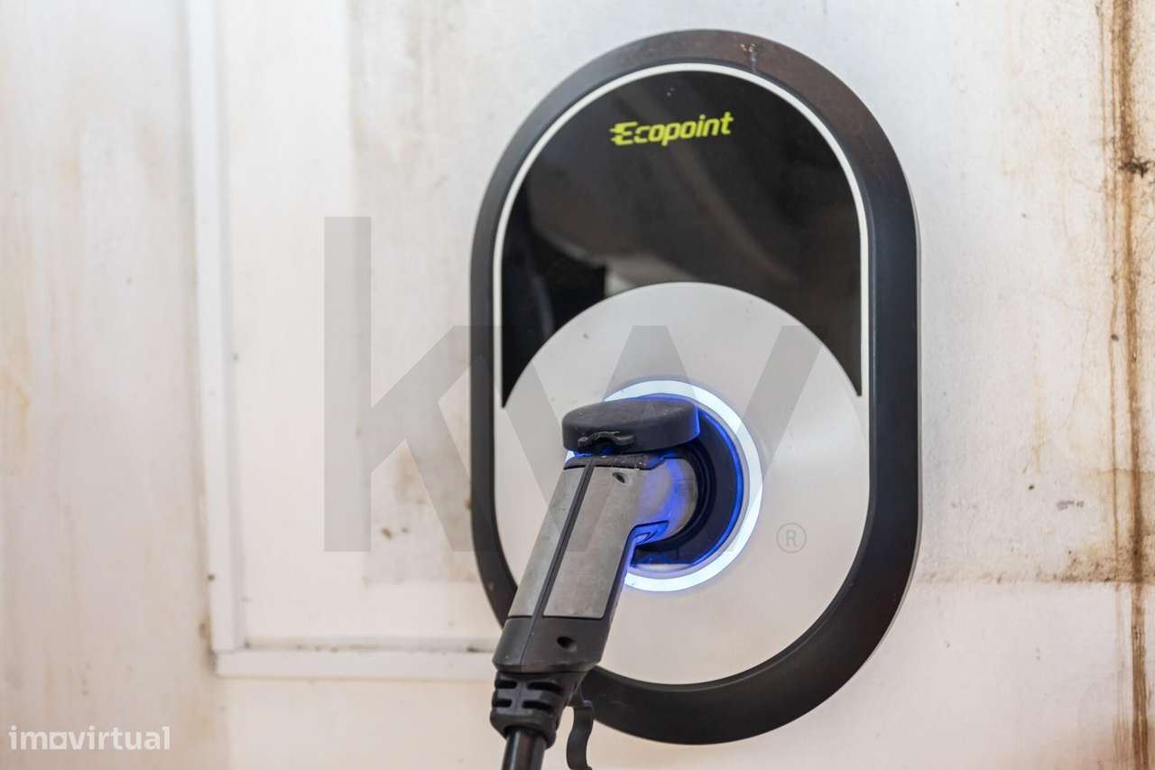 Moradia T2  com Garagem  e anexos inserida num lote de 1500 m2 de ter-50