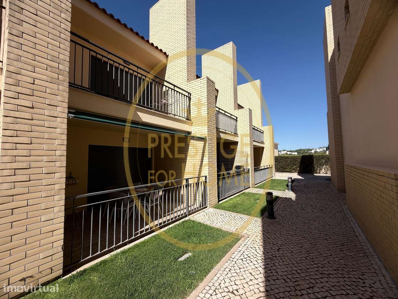 Moradia T5 com Piscina e Garagem Fechada em Condomínio Privado – Boliq-6