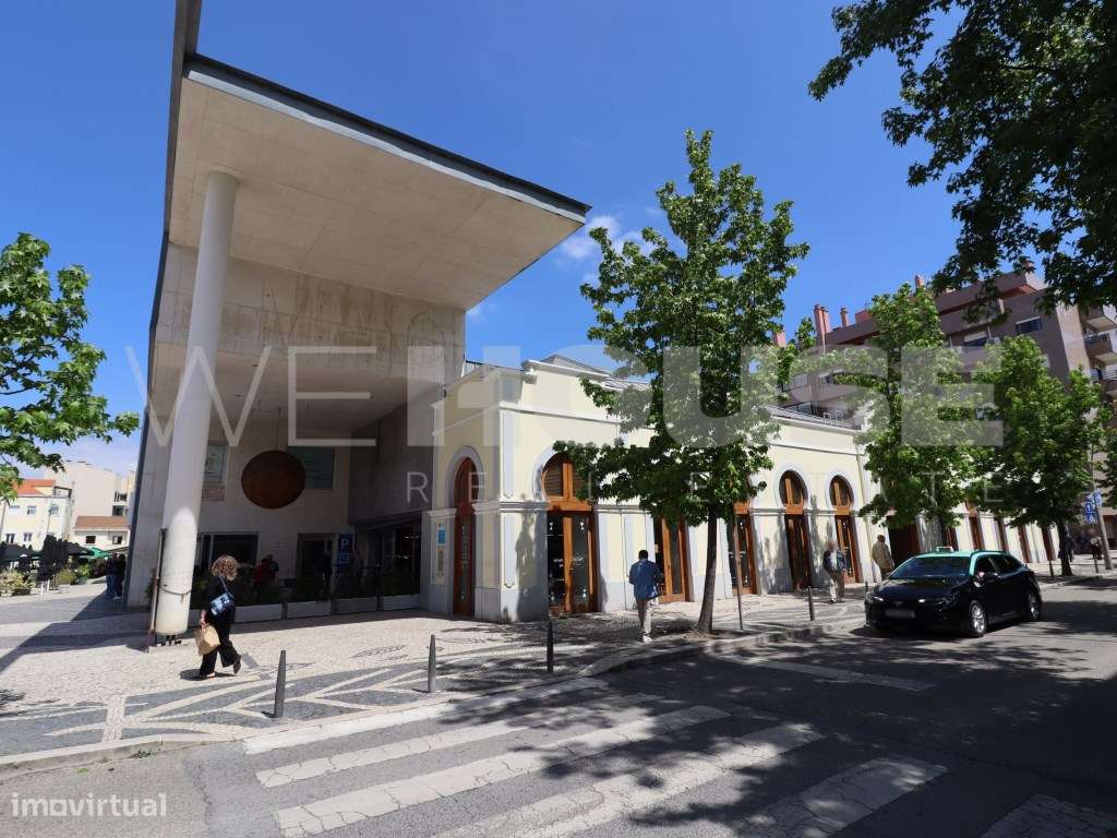 Prédio com 3 andares independentes no centro do Barreiro - frente a...-10