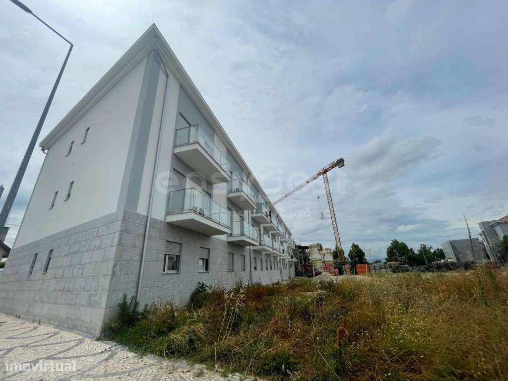Apartamento T3 em construção, localizado em Carregal do Sal - Grande imagem: 2/13