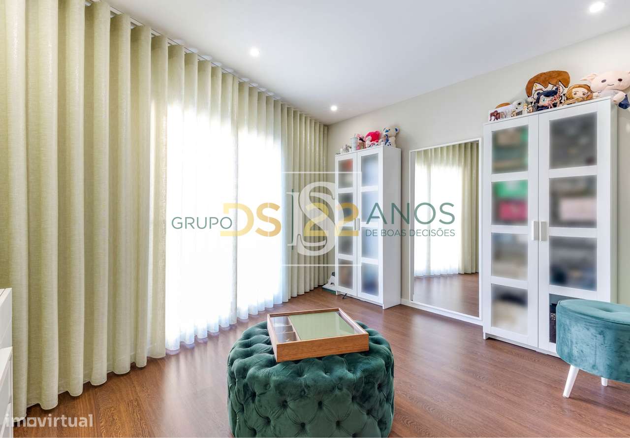 Moradia de construção moderna, situada na 3. ª linha de praia na Póvoa-12