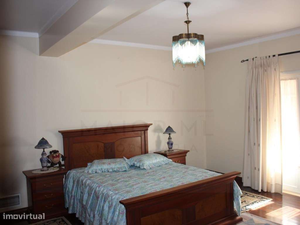 Luxuosa moradia T5 + 1 em Rio Maior-28